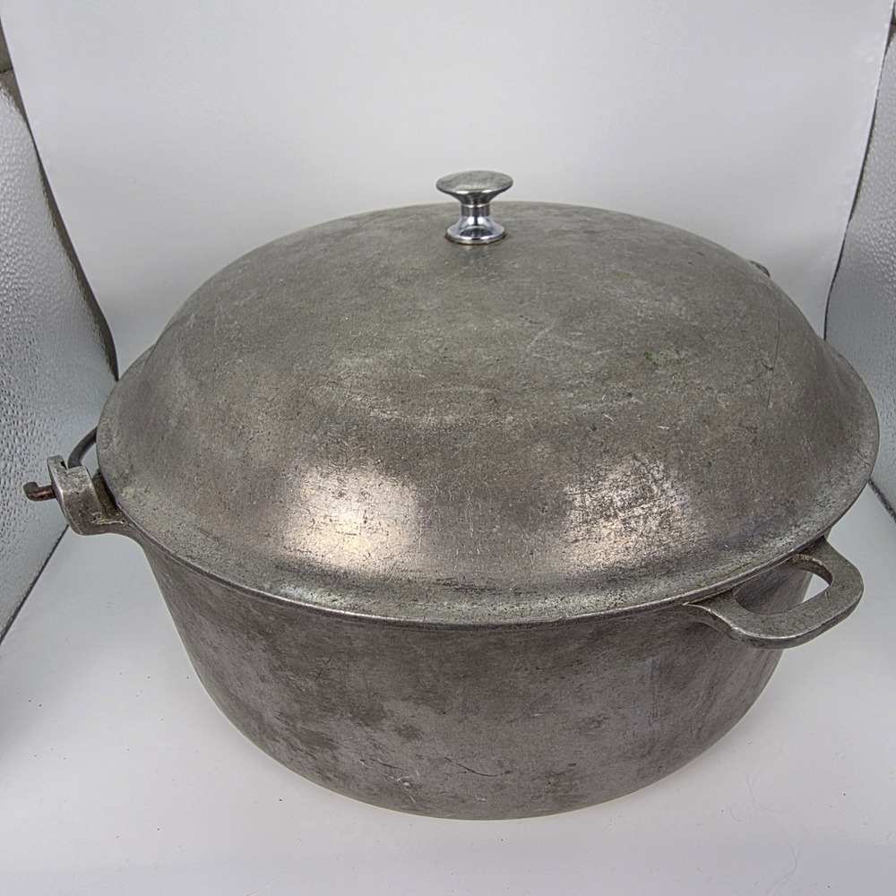 Montgomery Ward Dutch Oven Unisex Large Silver Cast Aluminum Bail Handle Vintage